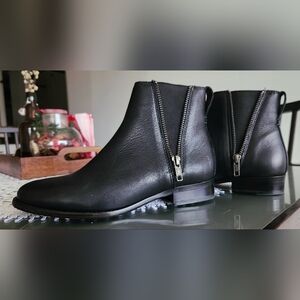 Frye Goodyear Welt Black Carly Leather Zip Chelsea Ankle Boots, size 6.5B